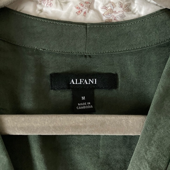 Alfani Olive green top Size M - Picture 3 of 5